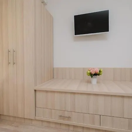 Apartment Dora - Nice Courtyard Trogir